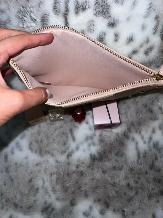 Chloe bag with Chloe mini parfum and mini flowerbomb ruby orchid - Picture 4 of 4